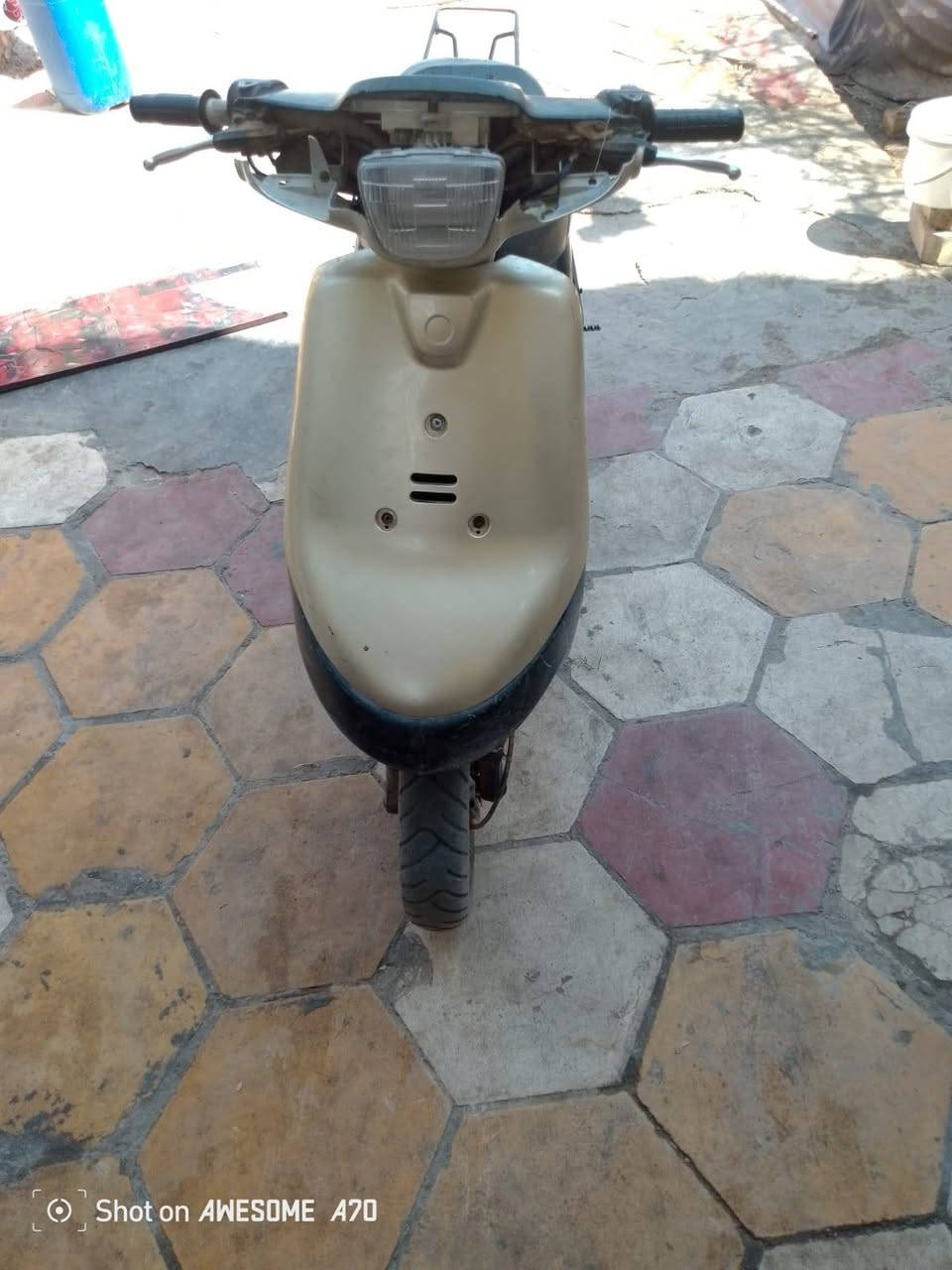 سلام عليكم للبيع دراجه بطه شغاله كهربائيات كله شغاله مكينه ناعمه شاصي مكفول دبل سكليتر تايرات جدد سعر 140  وبيه مجال مكاني بكربلاء رقم الواتساب *********** رقم الهاتف ***********

نص مكتوب في الصور:
- Shot on AWESOME A70
