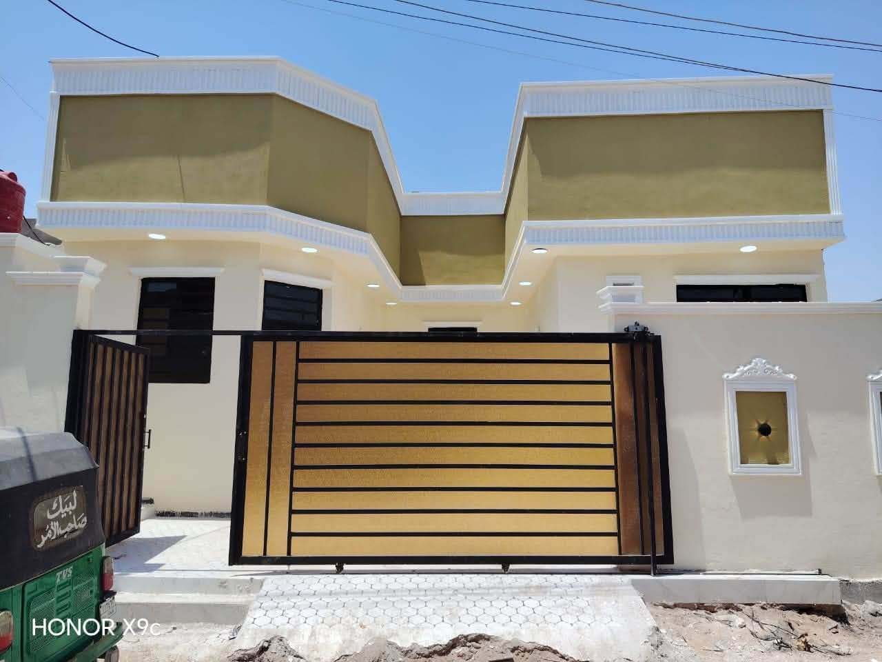 دار للبيع المساحه 200متر🏠
في البصره_شط_العرب_الجزيره 
اليوبه قرب م̷ـــِْن المدارس
يحتوى هاذي الدار علـّۓ 
3غرف منام، أسقبال مطبخ،صاله،
صحيات داخليه خارجيه مناور مع كراج 
جاهز للسكن تسليم مفتاح🔑
الخدمات كامله
نوع طابو صرف زراعي مالك عراقي بيع مباشر
السعر بس ب85وبي مجال😍
للأسفسار 📞
***********📞
