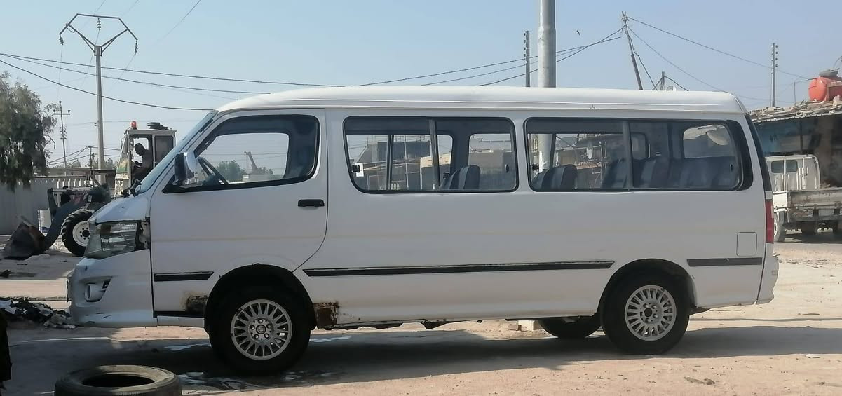 سلام عليكم فتون للبيع موديل ١٤ رقم نجف تحويل مباشر خطهه نجف حيدريه بيه ضربه بصوب السايق ومعمره تعمير حلو مثل الصوره السعر ٥٥ رقم استفسار ***********
