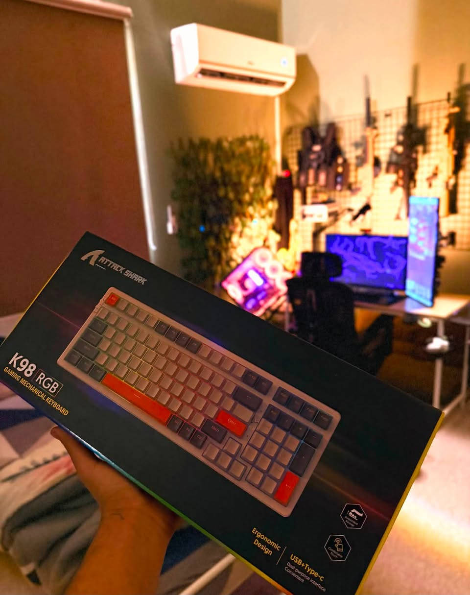 للبيع: كيبورد ميكانيكي احترافي ATTACK SHARK K98 RGB (استخدام بسيط جداً)
الوصف والحالة:
الكيبورد بحالة ممتازة، استخدام خفيف جداً وخالي من أي مشاكل أو عيوب.

⚙️ المواصفات 
 الموديل: ATTACK SHARK K98 RGB
 النوع: كيبورد ميكانيكي (Mechanical Keyboard)
 الحجم والنمط: 96%

💰 السعر والتواصل
 السعر: 50,000 وبي مجال 
 المكان: [ كربلاء ]

التواصل : ***********
