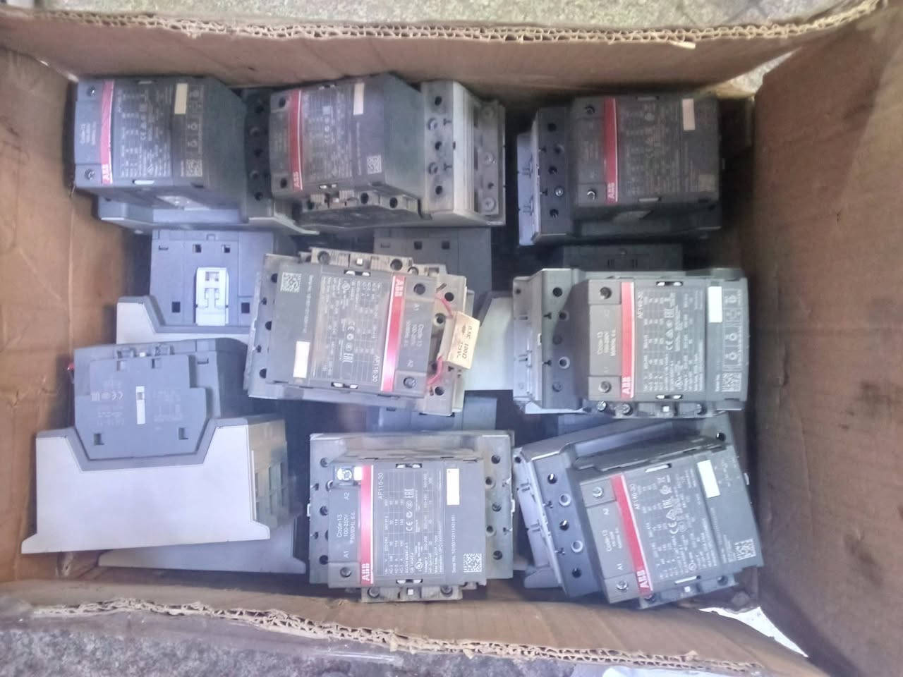 سلام عليكم ورحمه الله وبركاته
يوجد لدينا كونتكترات + قواطع 
نوع ال ABB يطالي متوفر باله جدا نضيف اصلي جميع الامبيرات متوفره ثلاثي ورباعي 
متوفر جديد باكيت اصلي ارخص الاسعار التنافسية الاستفسار *********** 
يوسف الكعبي 
خدمه توصيل جميع محافضات العراق 
العنوان بغداد الشورجه عكد النصارى
