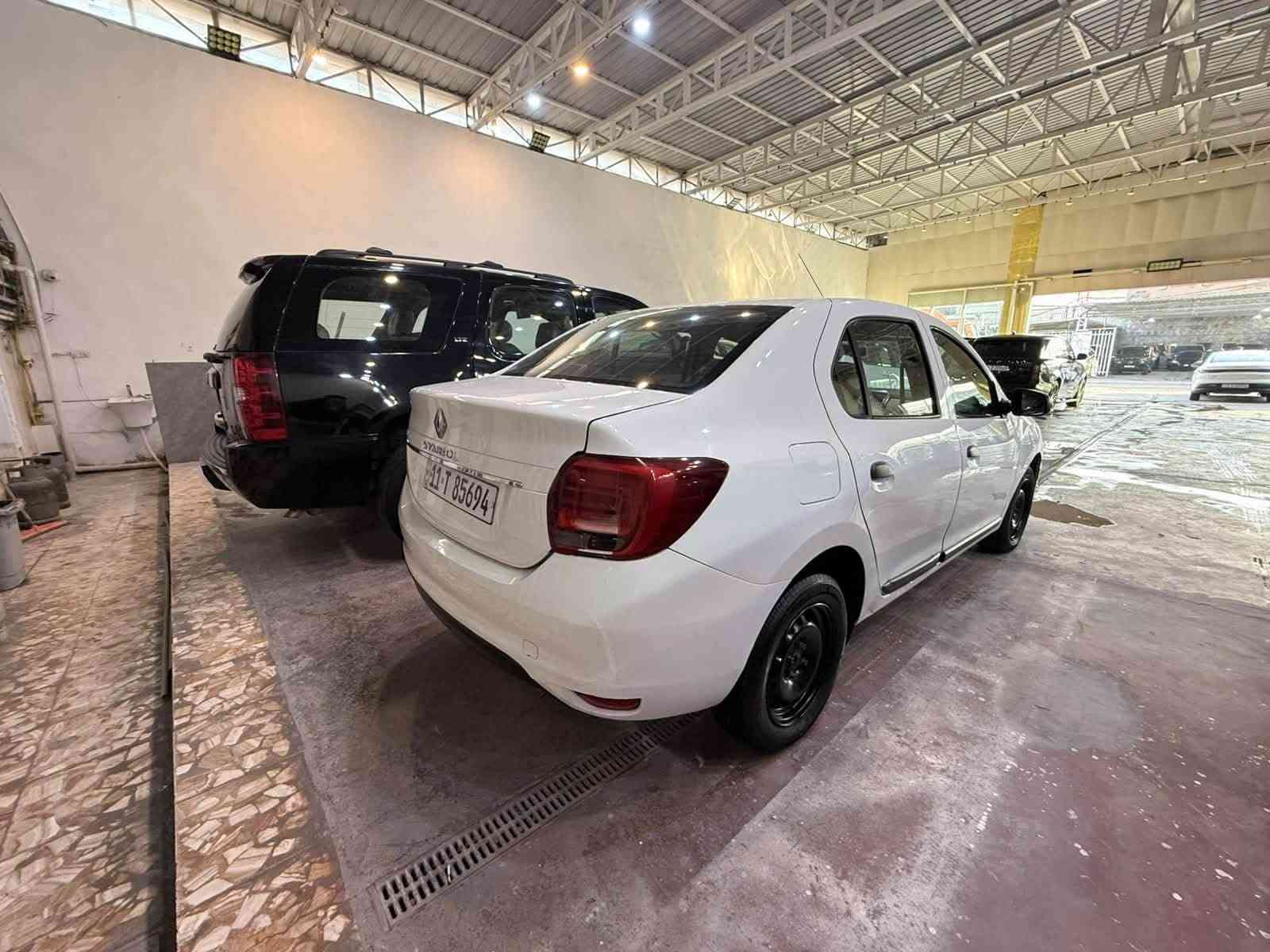 رينو سنبل مديل 18 بيها بارد فقط بدون صبغ مكاني البياع السعر 67 ورقه السياره خاهزه وخير من الله ***********

