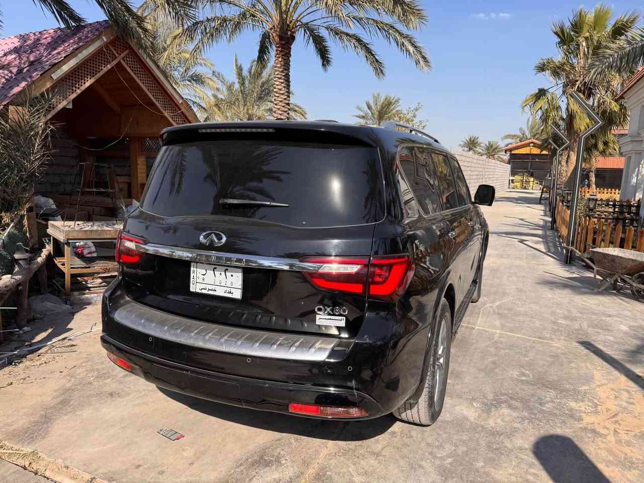 ** للبيع: إنفينيتي QX80 موديل 2020 (وارد أمريكي)**
السيارة بحالة ممتازة جداً جاهزة للتحويل والاستخدام.
** المواصفات التفاصيل:**
 الموديل: 2020
 المحرك: 8 سلندر V8 سعة 5.6 لتر (قوة وعزم ممتازان)
 المواصفات: وارد أمريكي (مواصفات فول مواصفات / رقم واحد)
 اللون: [اسود ]
 المسافة المقطوعة ( 120): [الف ]
 حالة البودي والضرر: [ كلين تايتل  ]
 الداخلية: جلد أصل، شاشات خلفية، كاميرات 360، فتحة سقف، ونظام صوتي مميز.
 الحالة الميكانيكية: تبريد ثلج، محرك وقير وبككس بشرط الفحص، إطارات بحالة ممتازة، وصيانة دورية منتظمة.
** السعر المطلوب:** [ 30.000] (قابل للتفاوض البسيط)
** الموقع:** بغداد / [أ الجادريه ]
** للاتصال والاستفسار:** [ ***********]
(يتوفر واتساب على نفس الرقم)

ملاحضه   معه سياره رقم عادي بغداد, العراق
