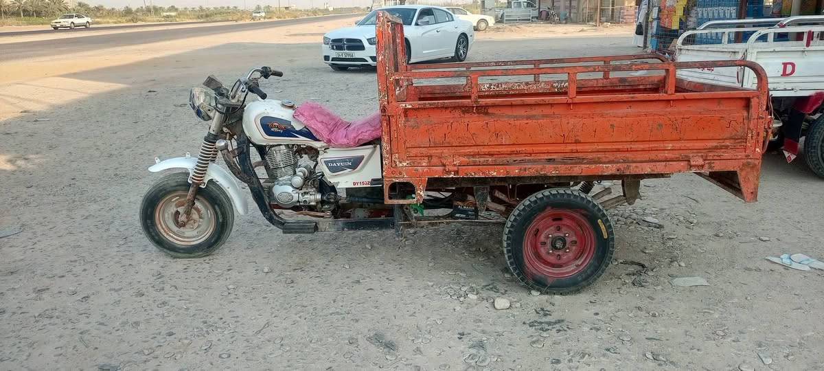 البيع كلك محرك بس كلجات مفتوح بيه مكان بين شطره ولقراف اسعر 700 وبيهى مجال مستعجل ***********
