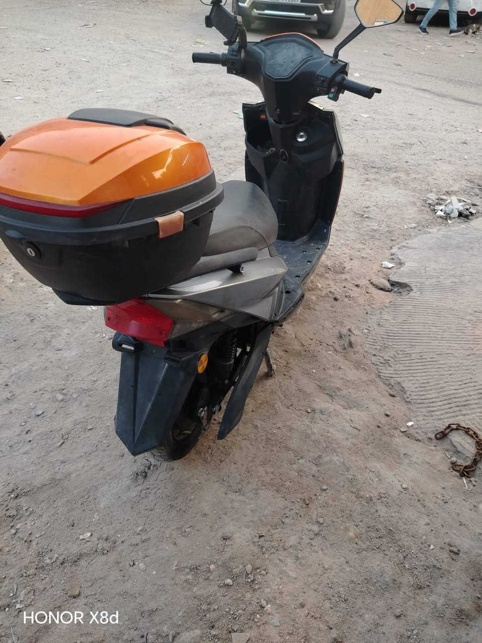 السلام عليكم من رخصت مدير الكروب للبيع دراجة شحن 6بطاريات دراجه كلش نضيف السعر 600الف وبيها مجال مكاني الاعضميه شارع قاسم ابو الكص هذا رقمي ***********

نص مكتوب في الصور:
- HONOR X8d
