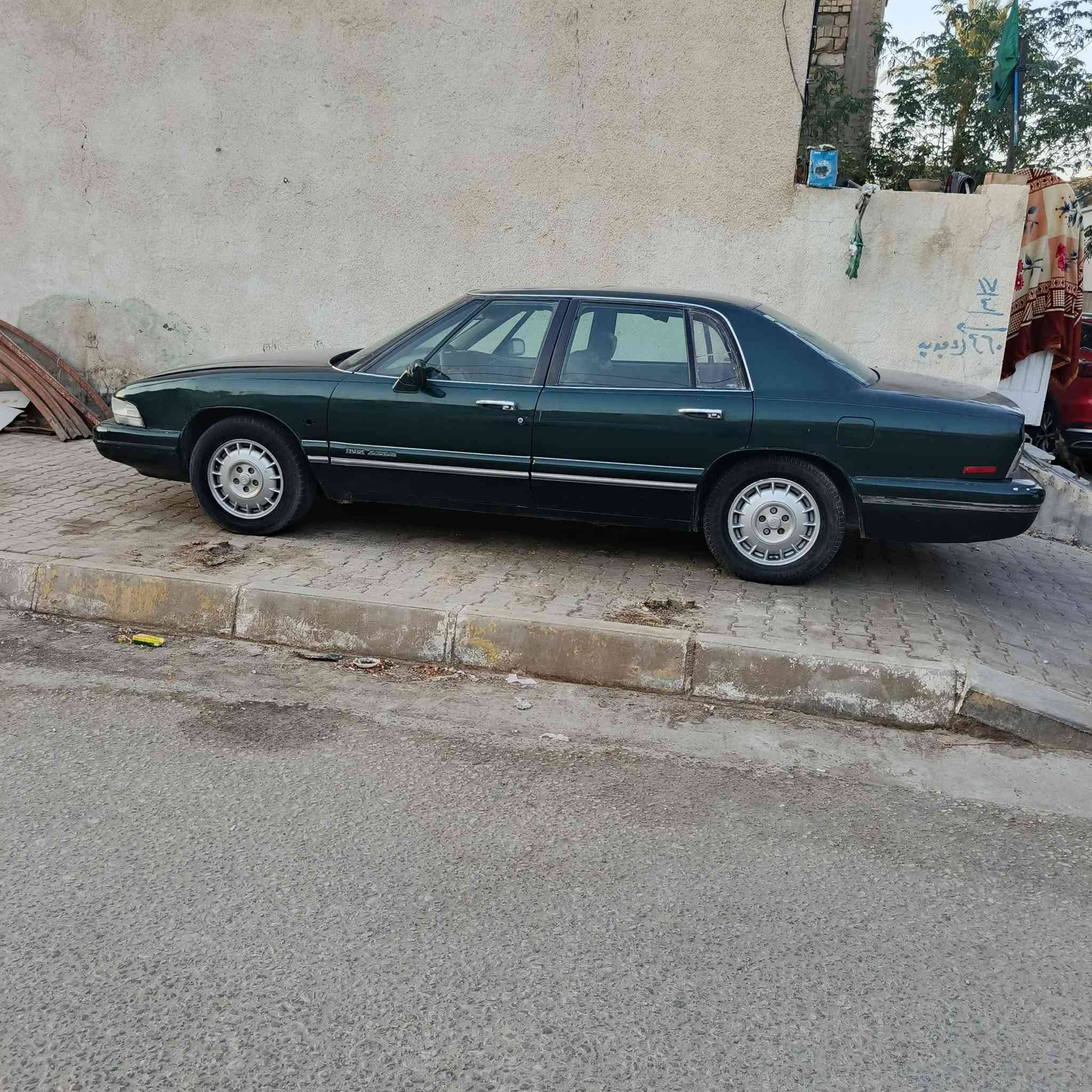 سلام عليكم
بيوك امريكي رقم بغداد موديل ١٩٩٢ كلها على البلادي كير محرك خير من الله حداديه ٧٠٪  سياره معمره صبغ فرن حراري ودوشمه تنته وارضيه وكشنات كهربائياتها شغاله
المحرك بي فقط شويه مراوح بس ماتطفه وموضحه بمقطع فديو للمحرك ترايك وين ماتريد
العنوان كربلاء
***********
***********
السعر   ٥٥  ورقه وبيه مجال
