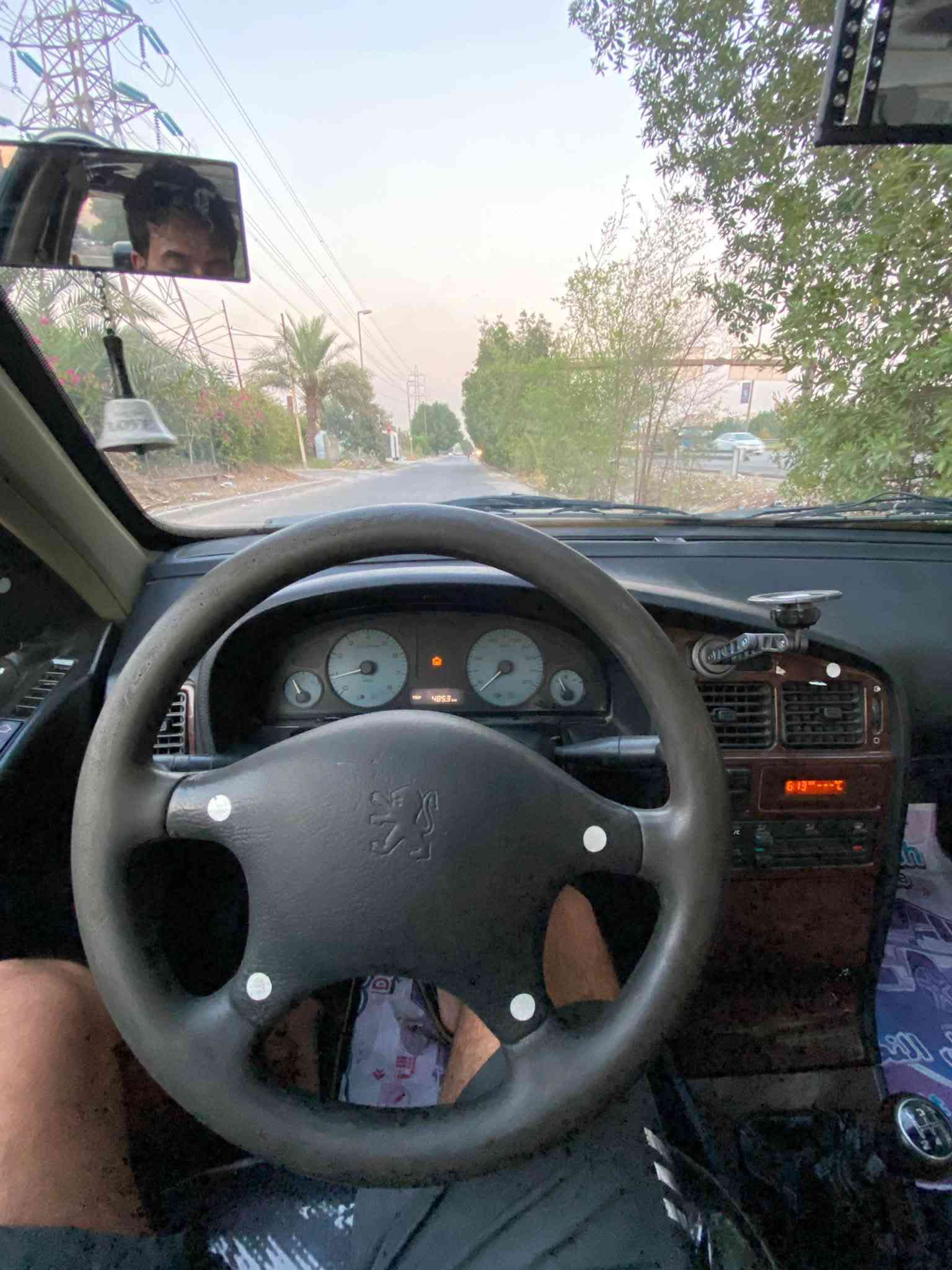 سلام عليكم
بيجو بارص 
٢٠١٥ 
صدر امامي خلفي جديد
باتري جديد
داينمو جديد 
كير مكينه جدد
غرفه جديد ودوشمه 
السياره منهه للشارع مابيه مصرف 
رقم بغداد بسمنا 
رايده ب ٤٦ وبيه مجال قليل او مراوس بشي احدث 
***********
مكاني بغداد / حي العدل
