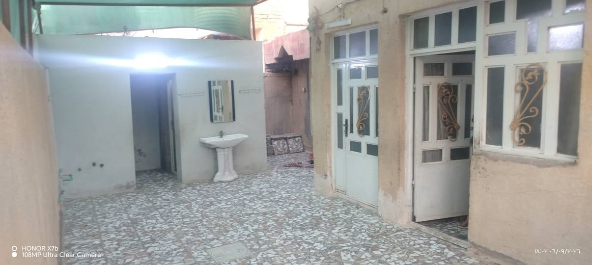 سلام عليكم بيت اللبيع مساحه ٢٠٠ ركن الواجه ٢٠ ونزال ١٠ في النجف حي الشهداء شارع النخيل خلف مجمع المياحي التفاصيل اتصل على الرقم *********** ابوعباس السلطاني
