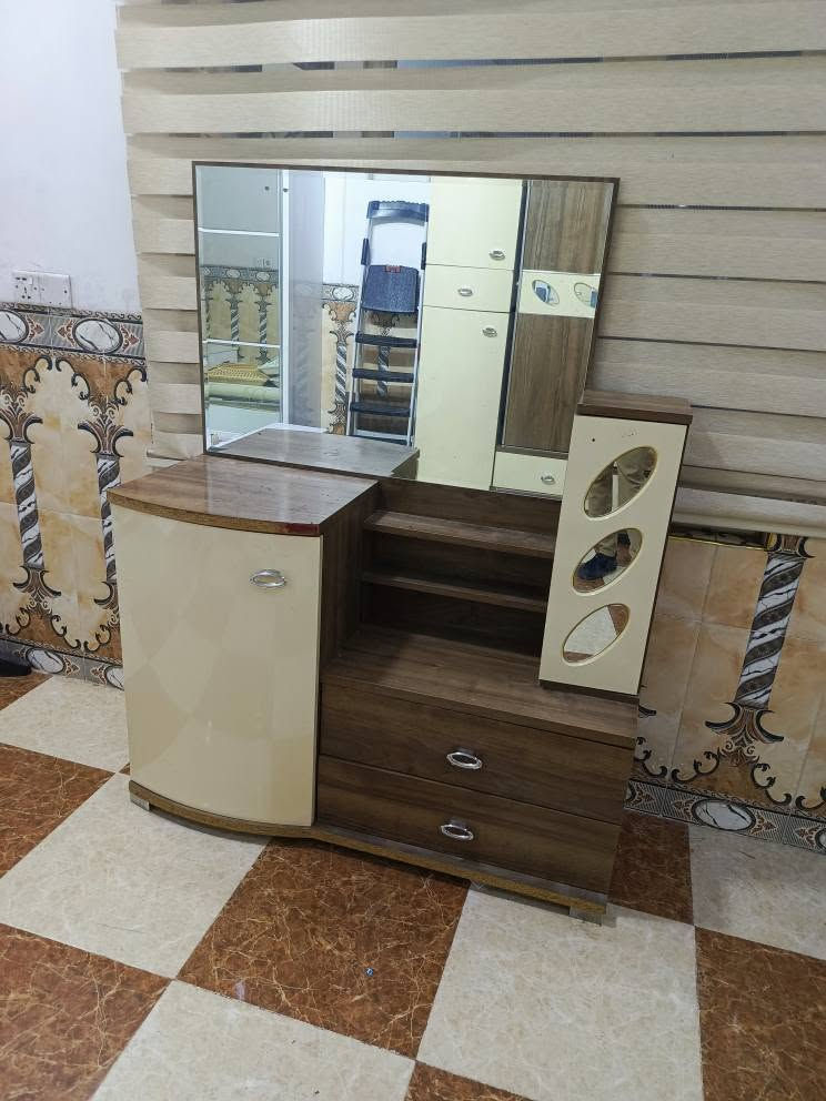ميز تواليت • ٥ قطع • كركوك