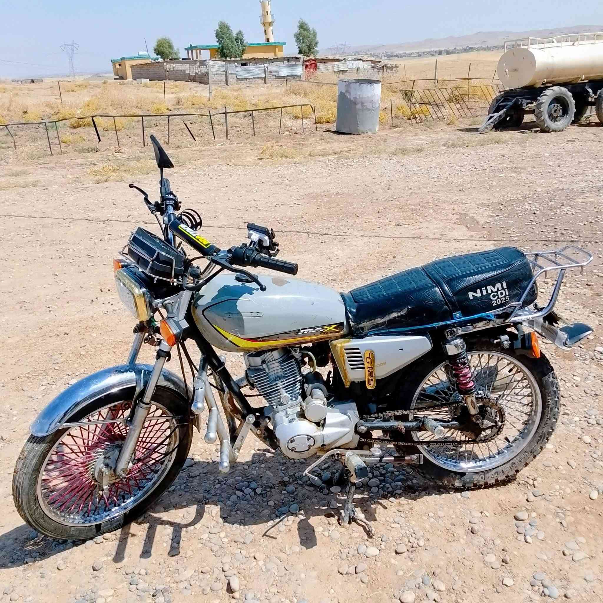 سلام عليكم ماطور سيفان 5گير  للبيع موديل 18 بي اوراق جاهز كلو شقال السعر 325 بي مجال نضافه جدام العين محرك لا صرف ولا نفخ تواير جدد وايرمنيه شغاله مراوس يرهم الستفسار عله الرقم ***********
