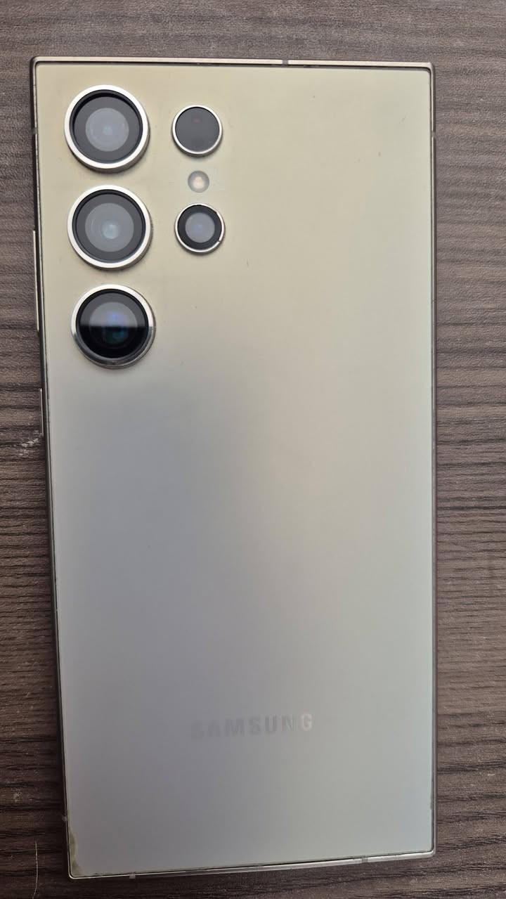Samsung💙 
⭕ سامسونج اس 24 الترا 512 شرق اوسط
الجهاز كلش نظيف و على ايدي فقط نقص كارتون يجي وياه شاحنة اصلية و كفر اصلي مدرع
السعر 950,000 الف 
❇️ مكاني بغداد / الشعلة /
رقمي *********** ✅
