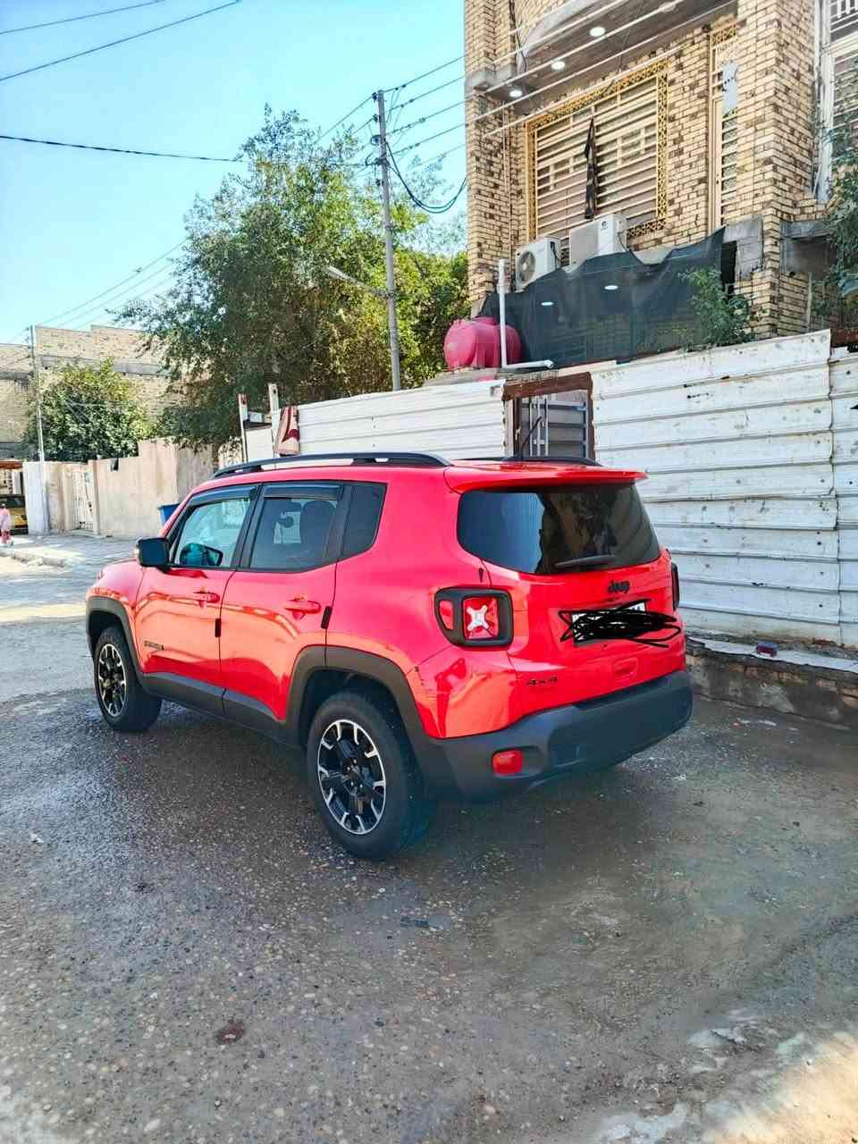 السلام عليكم
جيب رانجيد للبيع موديل ٢٣
سياره جديده ماشيه ١٩
ضربته خفيفه موضحه بالصوره 
لاستفسار ***********
