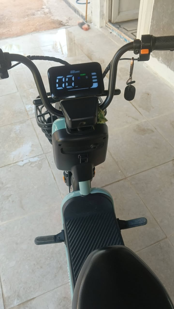 للبيع السعر ٣٥٠ وبيه مجال الرقم الهاتف ***********
