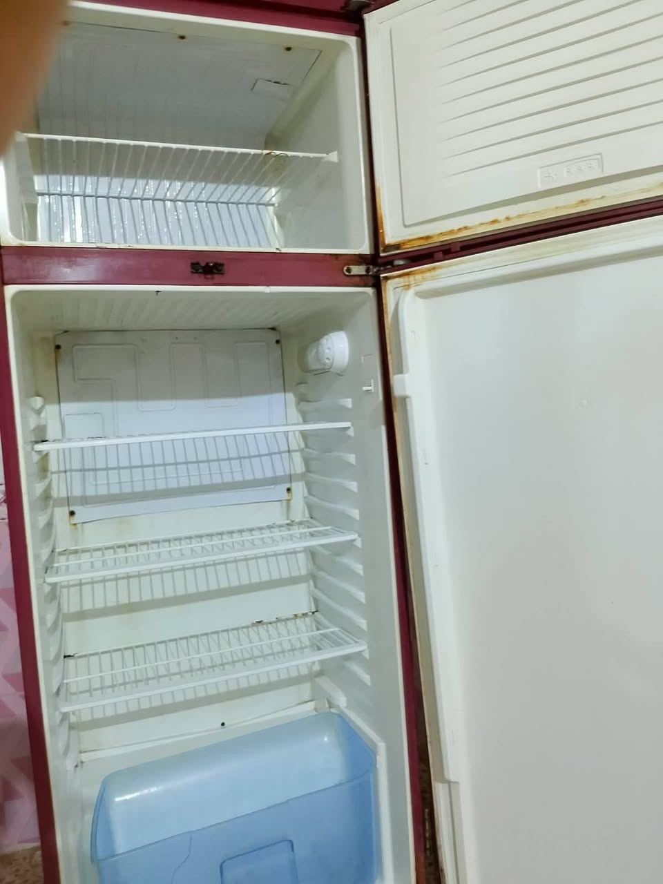السلام عليكم ثلاجه ديكو حجم كبير سعر 150وبيها مجال للبيع الاستفسار واتساب ***********
