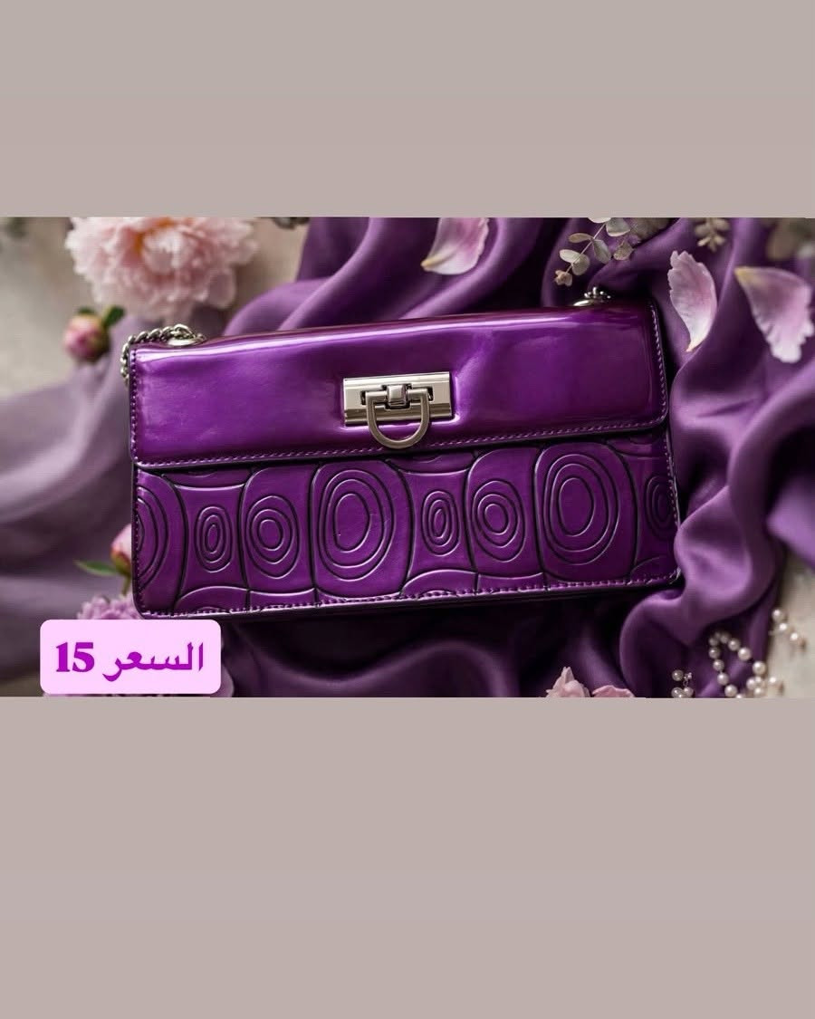 👜✨ عروض الجنط وصلت وبأسعار تخبل! ✨👜
كل الجنط ماستر كوالتي 👌 ✔️ جلد طبيعي
✔️ ماركات فاشن غنية عن التعريف
✔️ موديلات أنيقة وعملية لكل الأذواق
✔️ جودة عالية وأسعار مميزة جداً
🔥 أسعارنا مو موجودة بالسوك مقارنةً بنوع الجنطة وجودتها! 🔥
🎒 وبمناسبة بداية دوام الجامعات والمدارس
سوّينا تخفيضات خاصة حتى تختارين جنطتك الحلوة بسعر يناسبج 💕✨
لا تفوتين العرض 😍
حجز عل الوات ساب او رساله عل الخاص 
***********
الجودة + الماركة + السعر الحلو = عند لمعة بيوتي ✨

نص مكتوب في الصور:
- السعر 25
- السعر 35
- السعر 15
- ماركة فاشن السعر 18