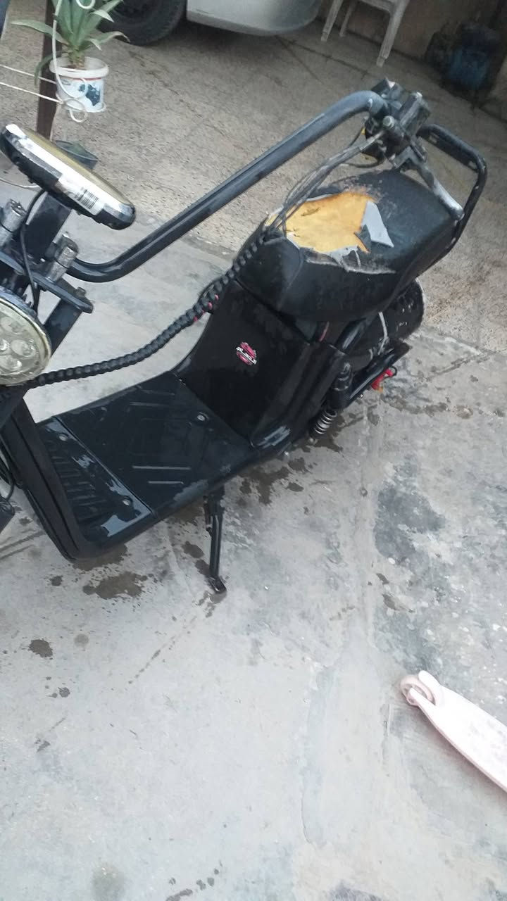 بطاريات جدد نقص فد بريكات سعر 350وبيها مجال بسيط مكان الدولعي سرعه 60 دراجه نضيفه رقم الهاتف متواجد واتساب *********** مكان بالدولعي
