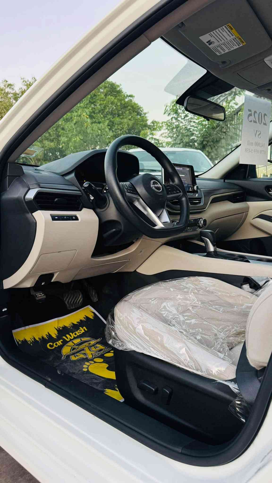 ابیض و داخل اصفر 🔥
.
Nissan Altima 2025 
.
مواصفات SV 

ماشیە ١٤ الف مایل .
.
سیارە حادثە ربع بنید صبغ و شویە بارد ، رقم الشاصی: 1N4BL4DV1SN302289
.
مکان السیارە کلار 
.
سعر ١٦٩ ورقە و مجال بسیط .
.
*********** 
***********
