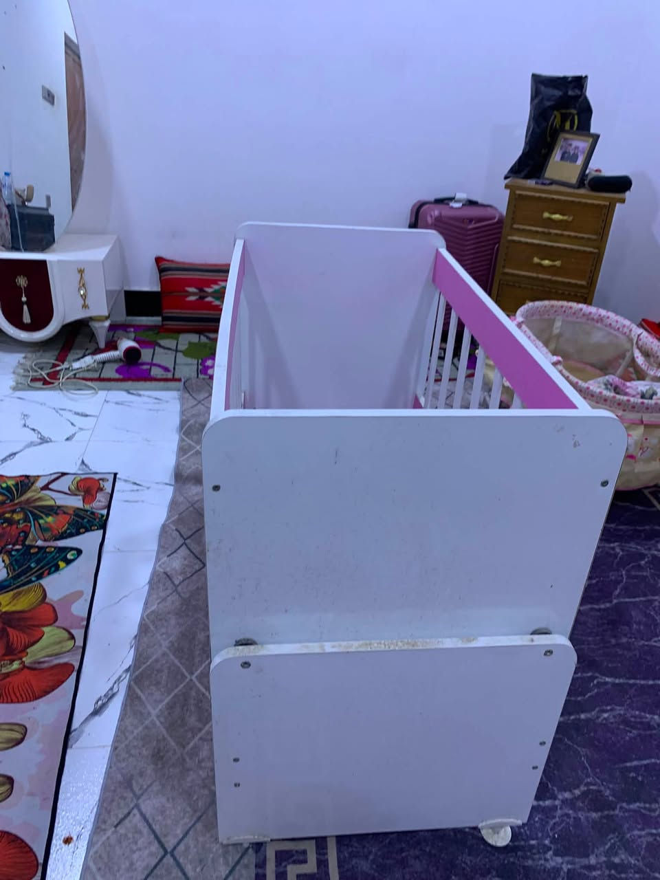 سلام عليكم لولك وكاروك للبيع جبير 65 وصغير ب20  الجبير بس يحتاجله خشبه ارضيه
 البصره القبله ***********
