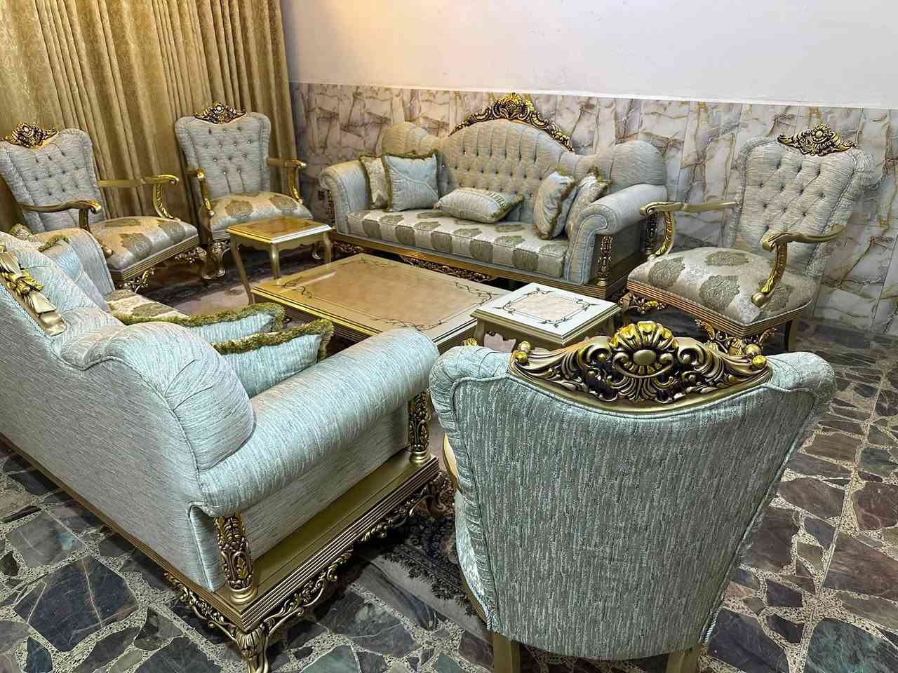تخم ملكي اصلي خشب زان جديد مستخدم اشهر عشر مقاعد مع ثلاث طبلات مكانه المنصور ***********
