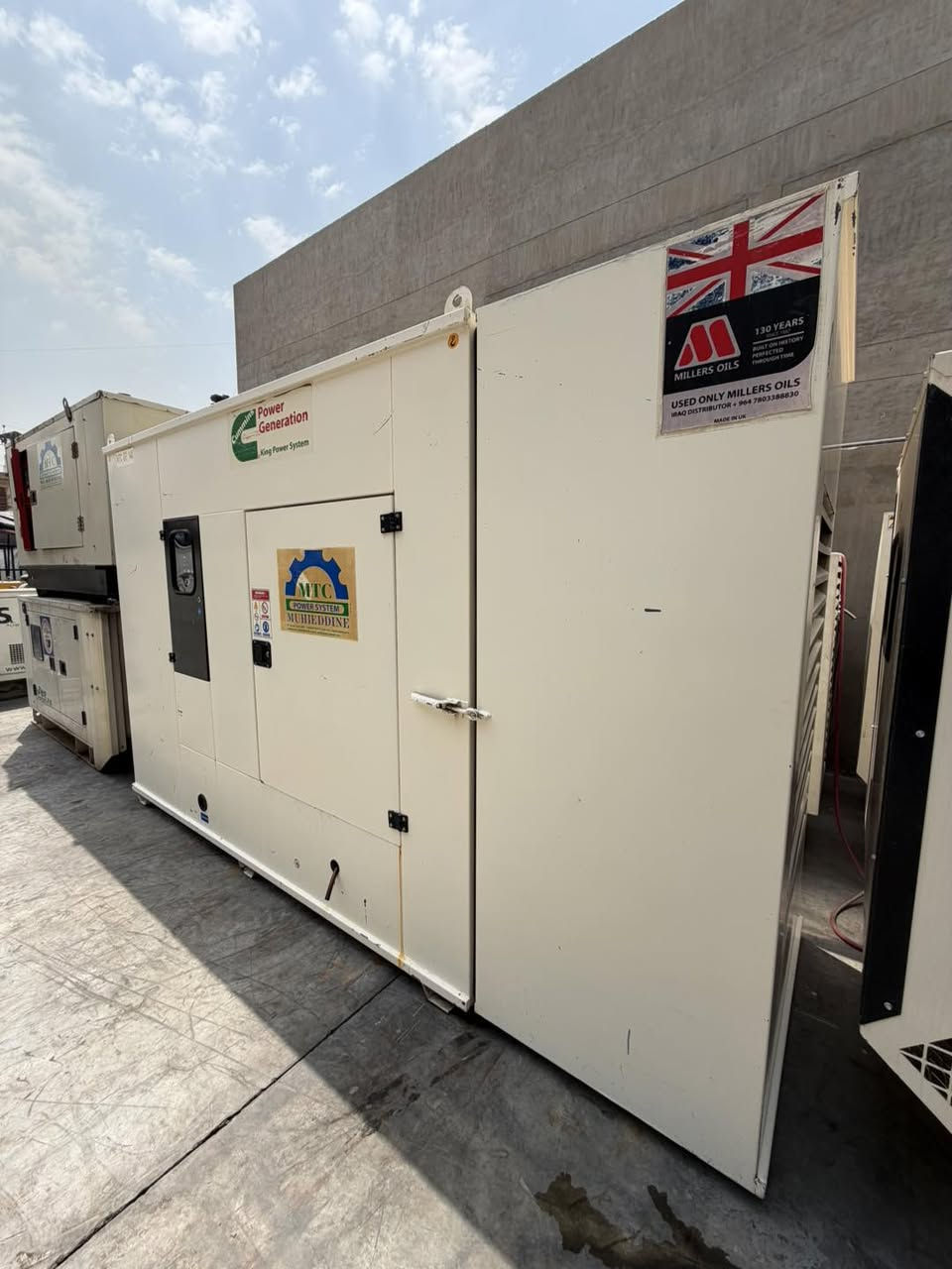 ⚡ الاعتمادية والقوة العالمية.. مولد كامنز (Cummins) 150 kVA! ⚡
احصل على أقصى درجات الاستقرار الكهربائي لمشروعك مع المولد الأشهر والأقوى عالمياً. تم تصميم مولدات كامنز للعمل الشاق والمستمر وتحمل أصعب الظروف البيئية.
أبرز المميزات والمواصفات:
 المحرك: محرك كامنز (Cummins) أصلي يتميز بعمر افتراضي طويل وكفاءة ممتازة.
 الأداء: استجابة سريعة للأحمال العالية مع استقرار تام في الفولتية والتردد.
 اقتصاد الوقود: نظام حقن متطور يضمن استهلاكاً اقتصادياً للديزل.
 الكابينة والعزل: عازل صوت متين وشديد الهدوء مقاوم للحرارة والأتربة.
 التوفر: توفر قطع الغيار وسهولة الصيانة في جميع الأسواق.
📍 المجالات المثالية: المستشفيات، المعامل والمصانع، والمجمعات السكنية والتجارية.
📞 للتواصل والاستفسار: 

***********

📍 الموقع: كراج الأخوين
