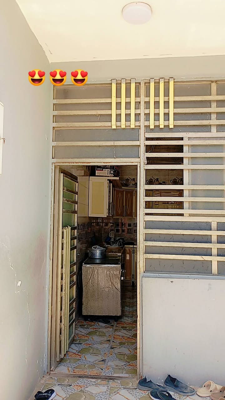 دار مساحه 180متر طابقين للبيع بناء جديد درجه اولى غرف نوم عدد4 صاله كبيره استقبال مجموعه صحيه داخلي وخارجي منطقه راقيه جدا زراعي حي ميسان مقابل حي العسكري قريب شارع العام السعر 77مليون مع المجال استفسار ***********
