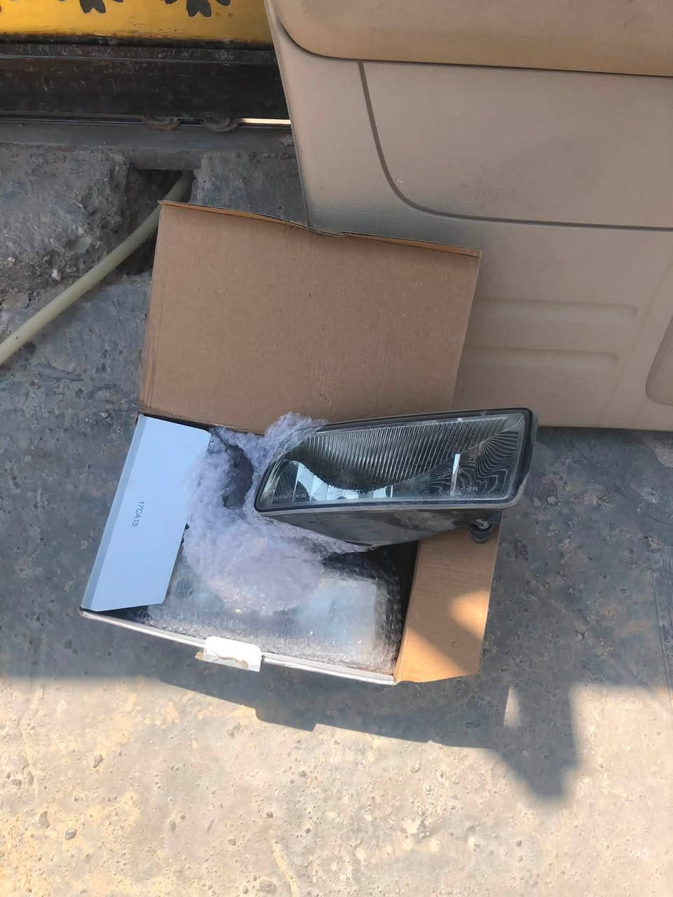 السلام عليكم  اغراض فورد موديل ٢٠٠٩ مشط وبطاين ومازداة ومسجل وبعد وياهن شغلات عنوان كربلاء ***********
