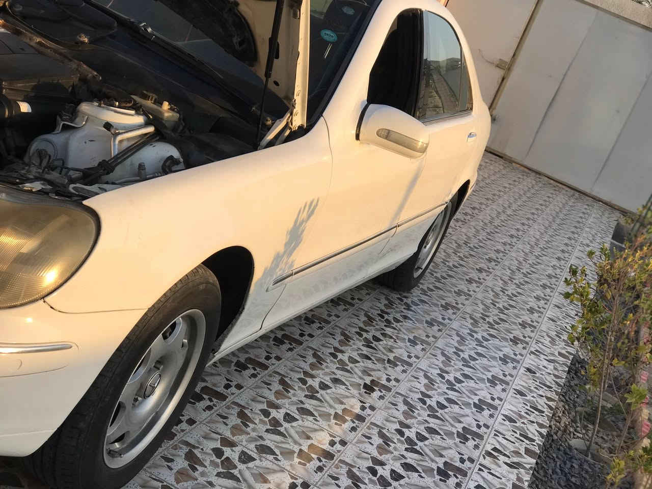 سلام عليكم مارسدس غواص موديل 2002 رقم سليمانية تحويل ثاني يوم  بيه صبغ باب سايق تبريد مايشتغل صدر نضيف كهربائيات كله شغله 

محرك V6 
S320
سعر ٧٧وبيه مجال 
مكان الانبار الكرمه 
***********
***********
