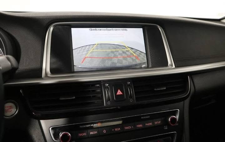 سلام عليكم
 سياره كيا اوبتما لي البيع 

KIA Optima‏‎ S 2020
كيا اوبتيما S 2020 فوول مواصفات من عدا الفتحه‏‌ تتحول مباشر السعر 153 ورقه.

رقم بغداد الدولي الجديد. 11 E

‏‎مواصفات السياره:
‏‌‎محرك :GDI 2400
 رادار جانبي امامي .
‏‌ نقطة عمياء
‏‌‎تحديد مسار
‏‎بريك ذاتي عند اقتراب من سياره قريبه 
‏‌‎فول تحكم ستيرن
(تشغيل بصمه) 
‏  AC/تبريد
‏‌‎ليد امامي نهاري 
‏‌‎بك لايت ليد ‏ 
‏‌‎اشارة بالمراية
(حجر البيئة اصلي موجود)
 تايرات ويل كب حجم 18t 
دهن و فلتر جديد
ارضيات السياره جديد
تايرات قبل 4 اشهر جديد
‏‌‎
‏‌‎شاشه جبيرة لمس تدعم Car Play /Android 
‏‌‎كامره ‎
‏‌‎ثلاث وضعيات قياده
Eco-Comfort-Sport
دبل سألنصه 
‌‌‏حساس اطارات 
‏‌‎بلوتوث اوكس Usp حاكيه تلفون 
‏  ترحيب عند الاقتراب
فلتر + دهن + فلتر هواء جديد ماشيه69 الف ميل فقط ،
       مكان السيارة بابل/ الكفل.

السياره وارد امريكي:
 بدون حادث فقط باب خلف عكس السايق يوجد ضرر خفيف.
الضرر
//تعديل باب خلف عكس السايق بي تكحيل شويه نازل عل جاملغ فقط فقط تكحل غير مصلح.
هزه و سنويه قبل سنه

الشراي يتصل مباشر ما اجاوب على رسائل.
شكرآ و اهلا وسهلا 
*********** المحاويل, بابل
