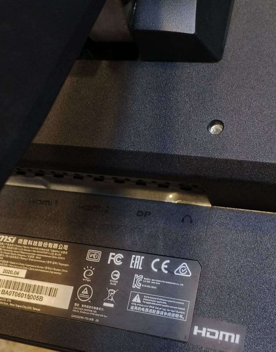 شاشة حاسبة msi 144 hz حجم 24 مقوسة  بيها شخط بسيط من خارج الشاشة بالنايلون ما مأثر
سعر 90 الف 
مكان كربلاء يم مستشفى الكفيل يوجد توصيل محافضات
***********
