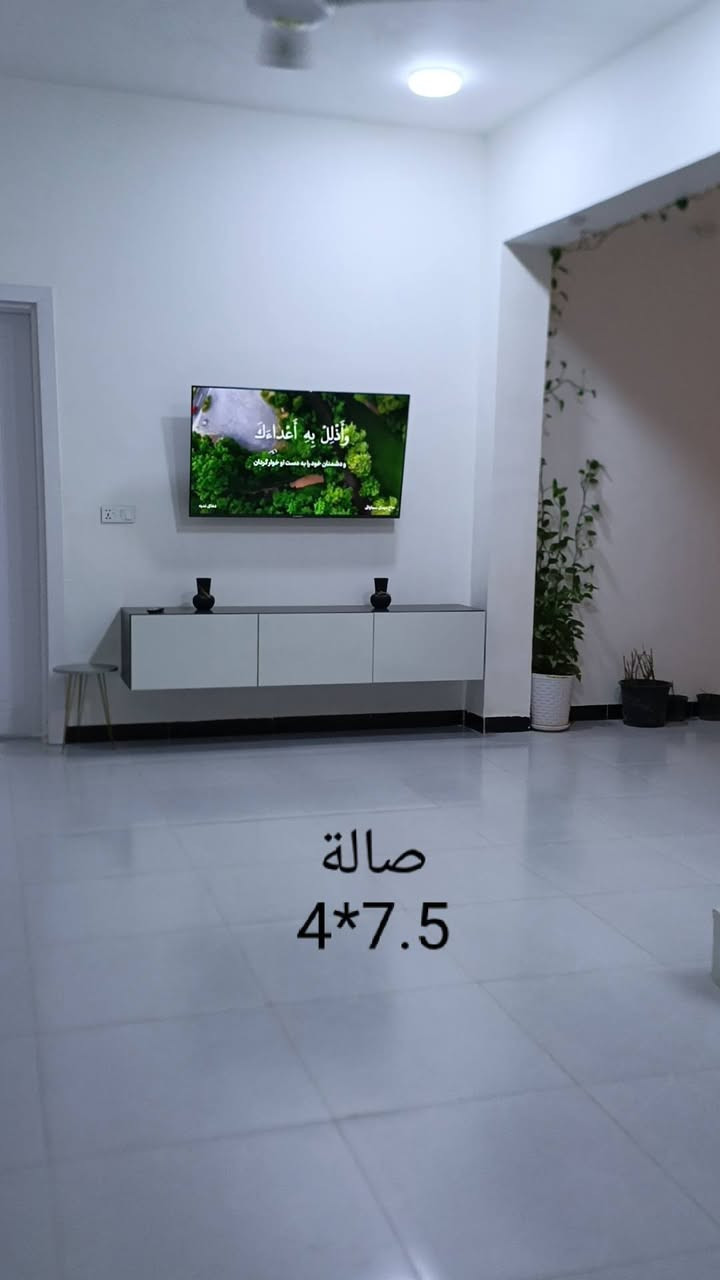 قطعة ارض ٥٠٠متر بيها بين ١٦٠ متر بناء حديث صالة شهرين من كمل بناءة
متوفرة بي وطني ومولدة
١٠٠ ع شارع الرئيسي
السعر١٧٠ مليون وبي مجال
بدون اثاث او مع الاثاث حسب الاتفاق
للاستفسار الاتصال ع رقم***********
