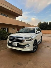 لاندكروز GXR • ٢٠٢٠ • بحريني