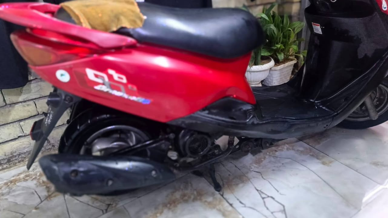 مرة خصت الدمن سلام عليكم دراجة ببغاء نوزل دراجة مكفولا كفالة عامة كهربائية شغلا. عمة مكينة خرسة مامفتوح برغي بيهة رايدهة ب مليون وبيهة مجال للشراي مكاني امل كبر 
***********
