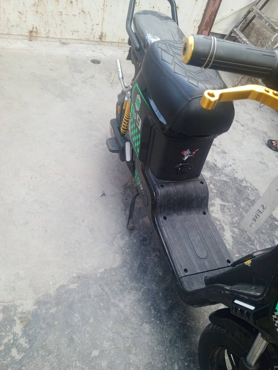 السلام عليكم دراجه البيع مديل سته وعشرين اسمه R9 بطاريات كبار العنوان بغداد شارع فلسطين سعر 500 الرقم ***********
