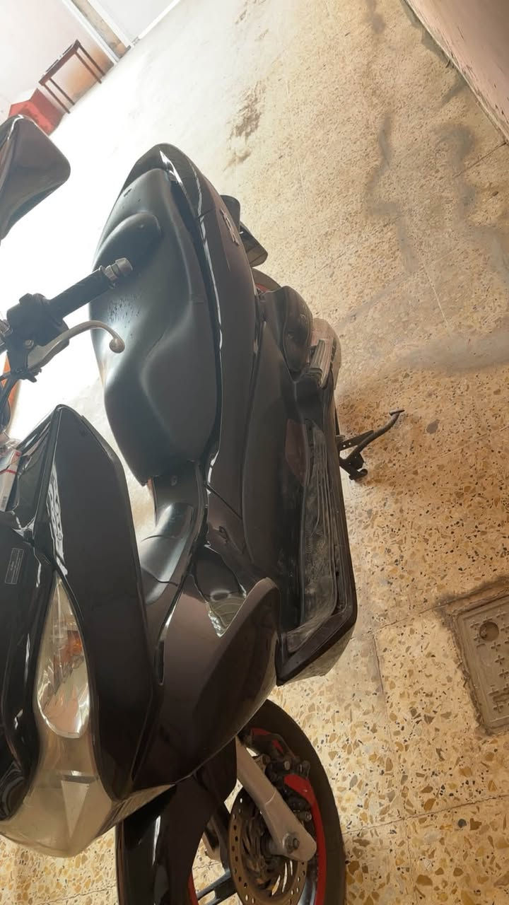 🔥🔥بيسي إكس باب اول مفتوح فتحه وحده وشرط غراضها اصليه الدراجهَ كلشي ماعايزها فول مابيها اي نقص مكينه 125 والبارحه فولتها محسن وخليتها دهن اصلي شركه SAS تيوتا موقعي سامرا السعر:
مليون و 150 
رقمي ***********
🔥🔥🔥🔥
