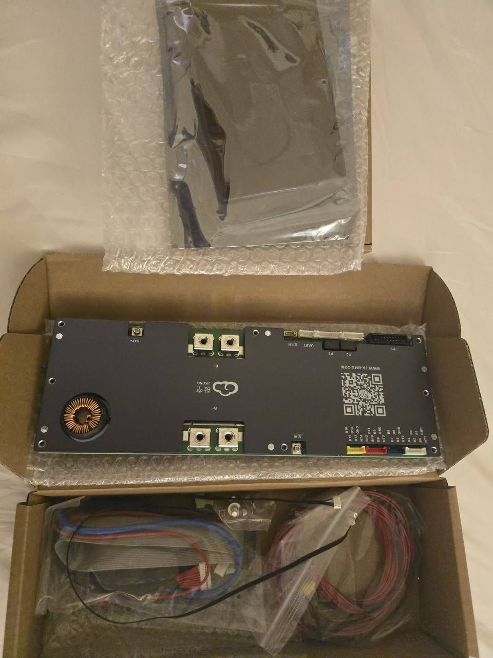 خلايا EVE أصلية 🔋
إذا تدور على خلايا ليثيوم فوسفات حديد (LiFePO4) لتجميع بطارية 48V أو منظومة طاقة، متوفر عدنا خلايا EVE بحالة ممتازة.

✅ خلايا EVE أصلية
✅ مناسبة لتجميع بطاريات 48V / 51.2V
✅ مناسبة للمنظومات الشمسية والانفرترات
✅ الفحص متوفر قبل الشراء
✅ الخلايا يتم ترتيبها وفحصها قبل التسليم

📩 للاستفسار والسعر مراسلة خاص.
*********** متوفر واتساب
