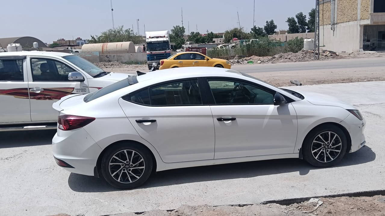 السلام عليكم
النترا 2020 امريكي بصره
مكفوله من الحادث عدا طخات بسيطه جدا
تقرير بيها
جاهزه من كلشي مكينه كير حداديه تايرات باتري تبريد كله جديد
السعر 130
مكان السياره سوق الشيوخ
***********
