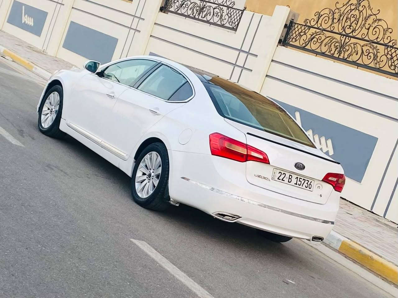 سلام عليكم للبيع كيا كادنزا موديل 2012 خليجية vip
فول مواصفات
بصمة
بنوراما
كروس سرعة
كشنات جلد
كشنات كهرباء 
تدفئه تبريد بلكشنات 
 تبريد قطعتين 
لون ابيض صدفي
رقم اربيل تحويل او وكالة
بيها قطعتين صبغ بدون حادث السعر 97
الاستفسار اتصال على الرقم*********** مكان سياره كربلاء
