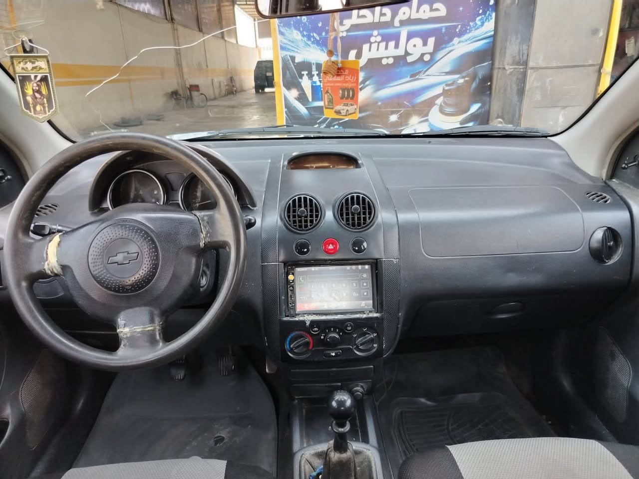 السلام عليكم 
افيو 2006  
صبغ حزام سياره جديده ما بيها كل نقص 
مكينه وكير مكفولات وكهربائيات كلها شغاله 
تبريد ثلج وحداديه جديده السياره مال جناي 
السعر 37 وبيها مجال 
مكانها كربلاء 
غير متواجد على الفيس 
رقم الهاتف:- ‭***********‬
