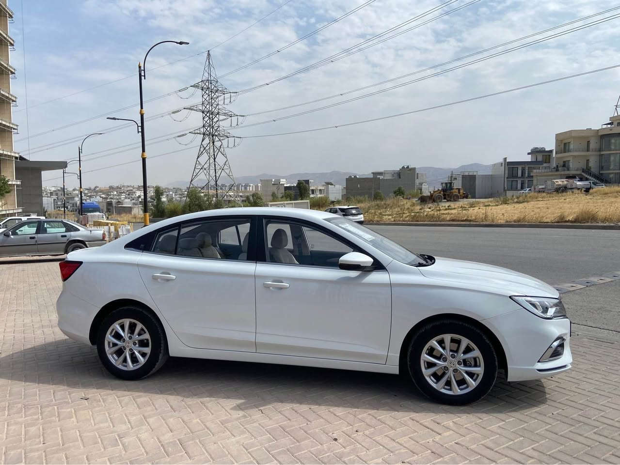 ئێمجی ٥ مۆدێل ٢٠٢٤ مواسەفات کۆمفۆرت تەنها ٢٤ هەزار ڕۆشتووە بێ بۆیاخ  یەک دەرگای PDR ی هەیە سۆنەرم داناوە  هەموو گیانی بەشەرت  نموونە لە جوانی.   
بۆ پەیوەندی:-*********** السليمانية, العراق
