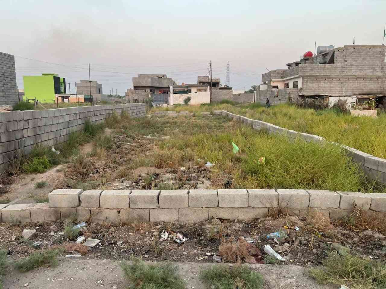 من رخصة الادمن قطعة أرض للبيع 200مترمقابيل المستشفى الجدين السعر خاص وهذا رقمي ***********
