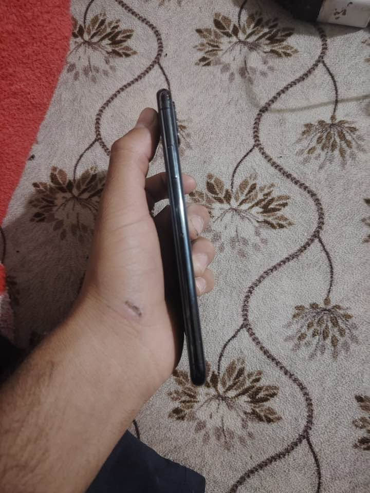 السلام عليكم آيفون اكس ماكس مراوس فقط ويه ١١برو ١٢بر ماكس ونطي فرق جهاز نضيف كلش مابي كل عيب فقط بي شرك بل ضهر موضح بل صوره بطاريه 77بلادي فيس إيدي شغال المبايل مابي كل عيب وتساب ***********
