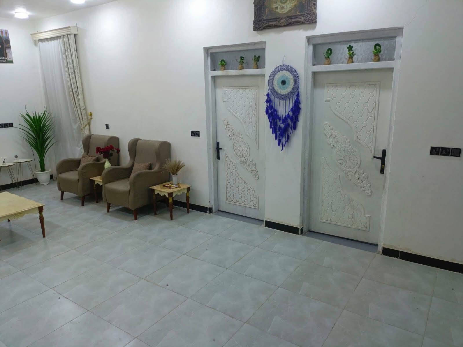 مقابل الجامعة الوطنية • ٢٥٠م • غرفتين