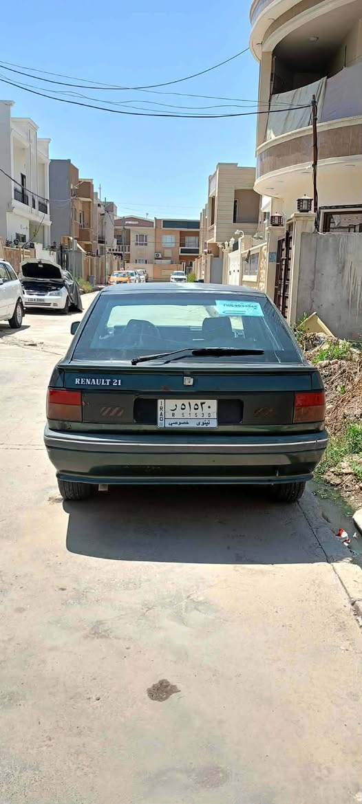 السلام عليكم رينو للبيع من شحن عدنا عل ايد شخص واحد كلشي بلادي ماملعوب بيها بسمنا حجم 21 موديل 92 بدون ضرر ولاصبغ شرط محرك مال كصه شرط الكير طخم تايرات جديد طخم وره وكدام جديد كاربون بانزين ورقي متوقف باتري جديد تحويل فقط سعر 20 ***********
