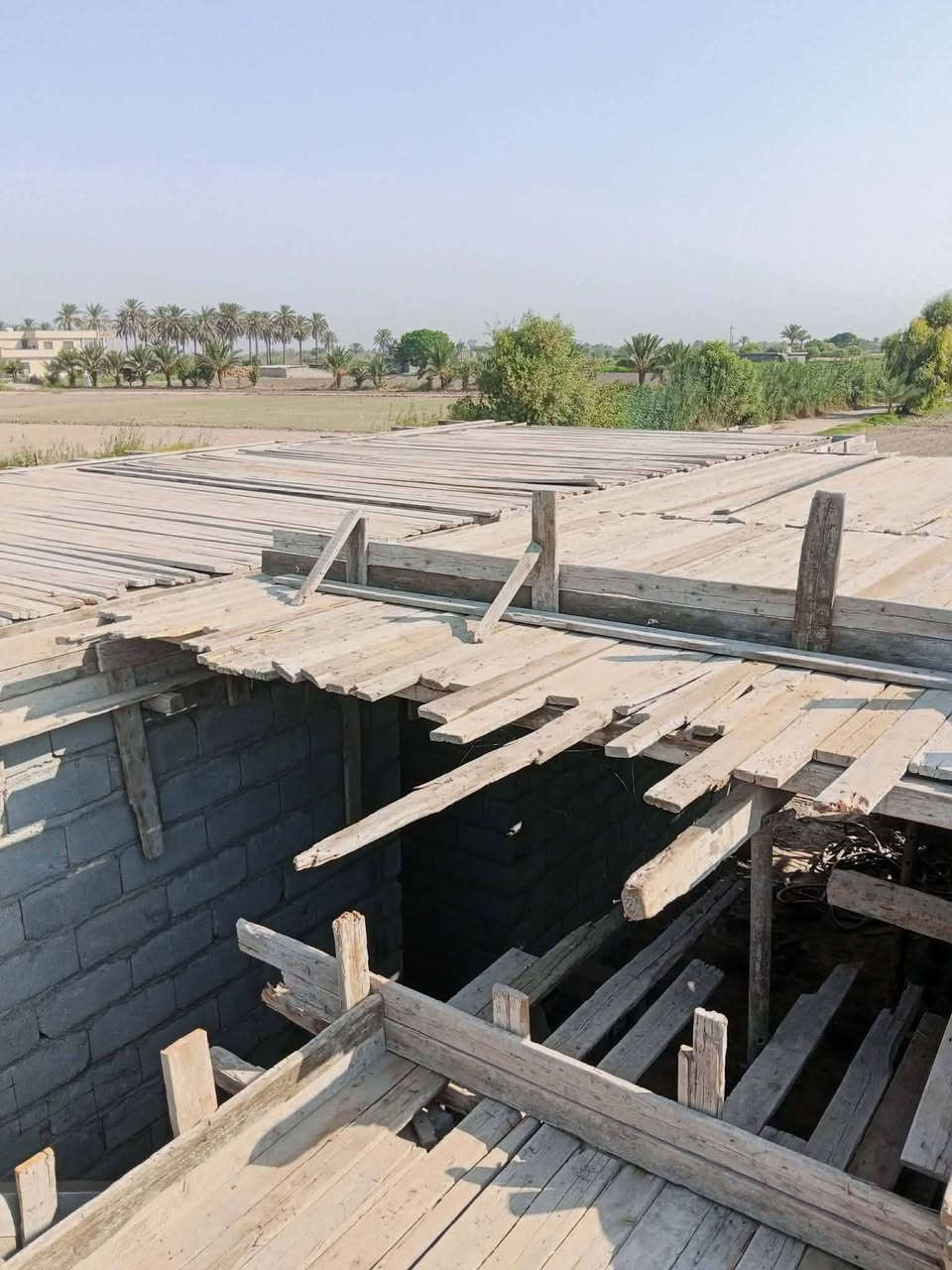 يوجد خشب للبيع بيت كامل 200 متر
وجكات عدد 130

***********

