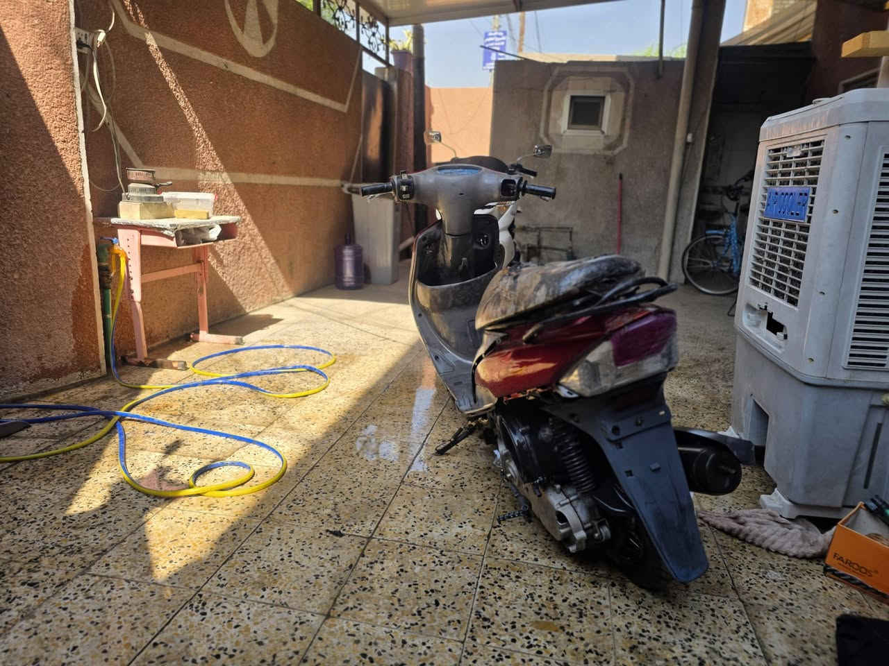 ماكس منغولي للبيع كوم حديد كوم حديد 
 جانت متروكه وجهزته. بدلت الهة صدر امامي  وبدلت قبق هندر وشغلته دراجه امشي بيهة طبيعي. فتره ونكسر قبق الهندر ورجعت نتركت. فحاليا بيع كوم حديد كعدت كفرات ورشيته مي وصورت  
فدراجه بيعه كوم حديد 
مكاني بغداد مدينه الصدر  راديه ب٢٥٠ 
***********
