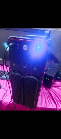 pc  للبيع يجي ويا حساب ستيم بي ١٠٠ لعبة قويات وحديثات الحاسبة خير من ا...