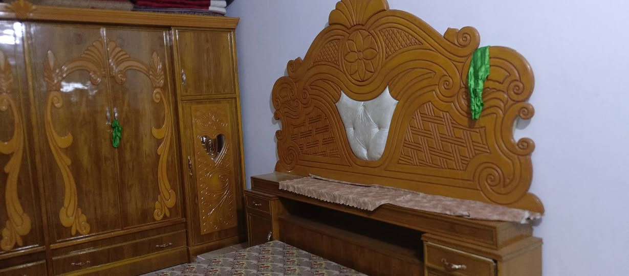 السلام عليكم غرفه للبيع جديده المكان واسط العزيزيه السعر800/رقم الهاتف ***********
