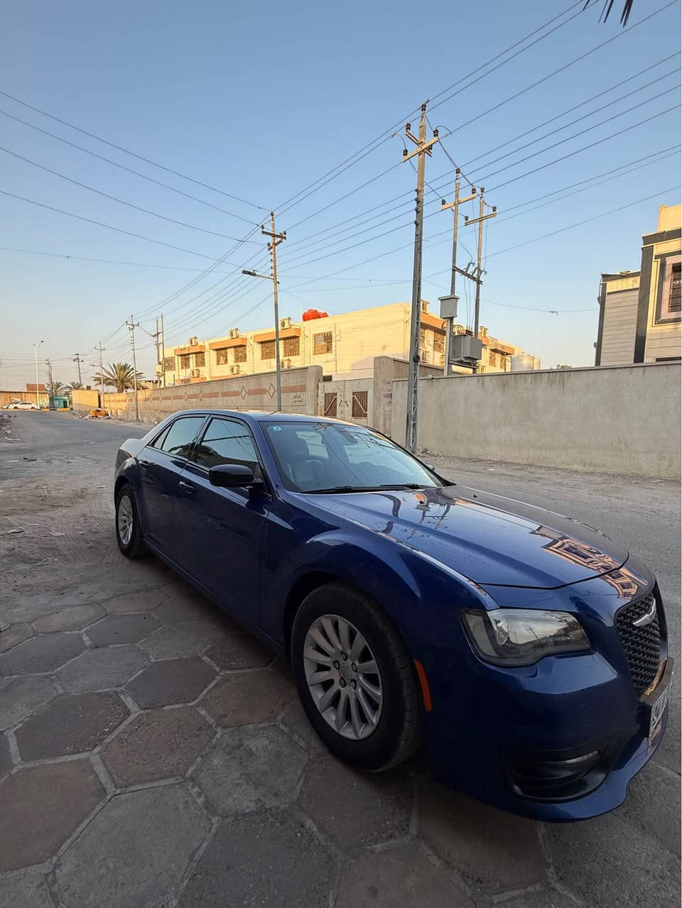 اوباما كرايسلر مديل 2019 
تحويل ثاني يوم هزه جديده 
حداديه 100%
تبريد 100% 
تخم تاير جديد 
غرفه كشنات S
بچم لايتات زنون عدسات جدد ضمان سنه 
دمام بالصندوق 
شاشه كار بلي 
كهربائيات كلها شغاله 
ما بيها اي نقص ان شاء الله  
مكاني البصره 
*********** البصرة, العراق
