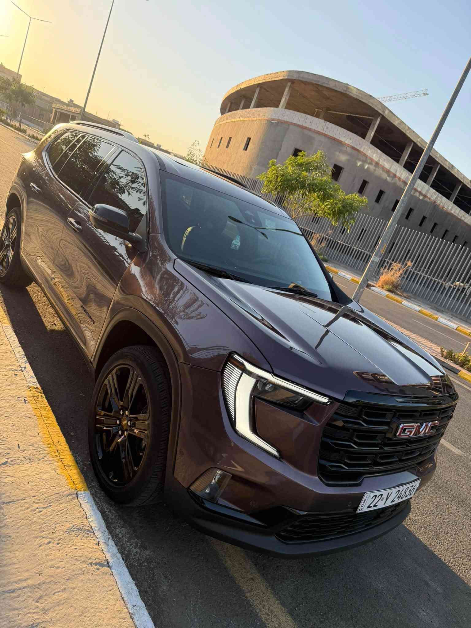 🔹 المركبة: جي إم سي أكاديا Elevation

🔹 الموديل: 2025 

🔹ممشى السيارة 33,500km

🔹 السعر المطلوب: 31,500$ وبيها مجال 

🔹 الوارد: أمريكي 🇺🇸

🔹 المحرك: 2.5 لتر تيربو 4 سلندر

🔹 القوة: 328 حصان

🔹 الدفع: أمامي FWD

🔹 استهلاك الوقود: حوالي 9.0 لتر / 100 كم

🔹 اللون: عنابي 

🔹 الرقم: أربيل

🔹 الضرر: ضرر بسيط في الجاملغ الأمامي وبيها بارد بالباب 

🔹 الأيرباكات: ضرر إيرباك البردة

🔸 المحرك والأداء:

• محرك 2.5 لتر تيربو 4 سلندر

• قوة 328 حصان

• عزم دوران 442 نيوتن متر

• ناقل حركة أوتوماتيكي 8 سرعات

• دفع أمامي FWD

• محرك تيربو يوفر أداءً قوياً واستجابة ممتازة

• أوضاع قيادة متعددة

• نظام تشغيل وإيقاف المحرك تلقائياً

• أداء قوي ومميز لفئة Elevation

🔸 التصميم الخارجي:

• تصميم جديد كلياً وعصري

• واجهة أمامية بتصميم جي إم سي المميز

• مصابيح أمامية LED

• إضاءة نهارية LED

• مصابيح خلفية LED

• إضاءة أمامية أوتوماتيكية

• تصميم SUV أمريكي فاخر ورياضي

🔸 أنظمة الأمان والمساعدة:

• أنظمة GMC Pro Safety

• نظام المكابح التلقائية في حالات الطوارئ

• التحذير من الاصطدام الأمامي

• نظام المحافظة على المسار

• تحذير مغادرة المسار

• مثبت سرعة متكيف Adaptive Cruise Control

• نظام مراقبة النقطة العمياء

• تحذير حركة المرور الخلفية

• كاميرا خلفية

• ⁠كاميرات 360 درجة 

• نظام مراقبة ضغط الإطارات

• أنظمة الثبات الإلكتروني والتحكم بالجر

• وسائد هوائية متعددة

🔸 التكنولوجيا والراحة:

• شاشة وسطية كبيرة عالية الدقة

• شاشة معلومات للسائق

• Apple CarPlay

• Android Auto

• Bluetooth

• أوامر صوتية

• تشغيل عن بُعد

• دخول وتشغيل ذكي

• تحكم أوتوماتيكي بدرجة الحرارة

• مقاعد أمامية كهربائية

• مقاعد أمامية مدفأة

• مقود متعدد الوظائف

• شحن لاسلكي للهاتف

• نظام صوتي مميز

• منافذ USB متعددة

🔸 المقصورة الداخلية:

• مقصورة عصرية وفاخرة

• مساحة داخلية واسعة

• مقاعد مريحة تتسع لـ7 أشخاص

• مقاعد أمامية كهربائية ومدفأة

• مقود متعدد الوظائف

• تصميم داخلي عصري

• تشطيبات داخلية مميزة

📍 السيارة في بغداد الكرخ للاستفسار ***********
