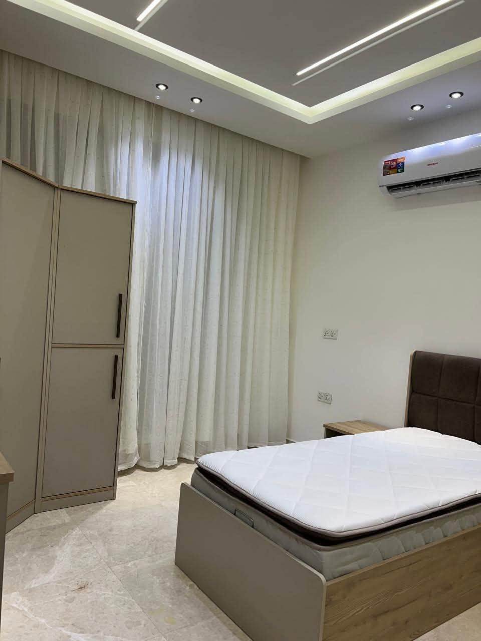 شقة موثثه دوبلكس طابقين 3 غرف نوم
📍المنصور حي دراغ 
الايجار الشهري 1300$ للاستفسار اكثر …
***********

